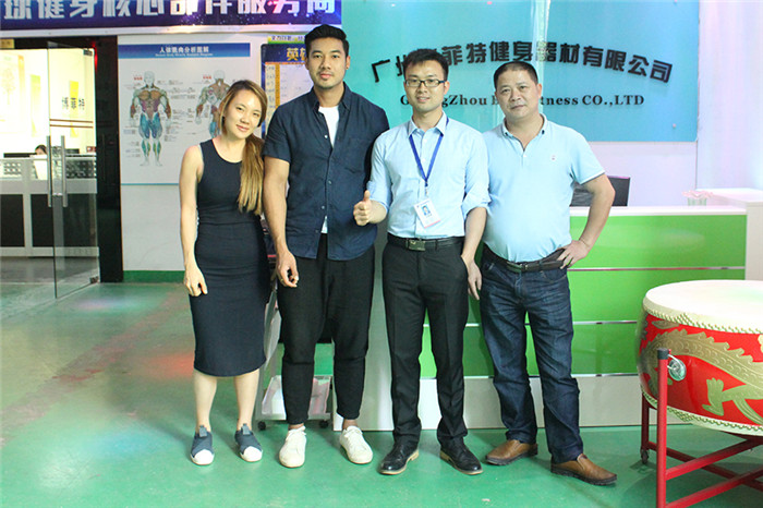 泰國(guó)客戶來(lái)中國(guó)廣州博菲特健身器材有限公司為他們的健身房采購(gòu)商用健身器材